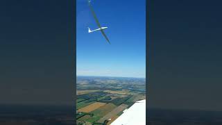 Glider Dramatically Passes Powered Aircraft [upl. by Enneire]